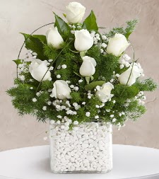 9 beyaz gül vazosu  Sinop internetten çiçek satışı 
