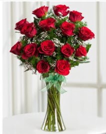 Cam vazo içerisinde 11 kırmızı gül vazosu  Sinop güvenli kaliteli hızlı çiçek 