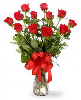  Sinop çiçekçiler  12 adet kırmızı güllerden vazo tanzimi
